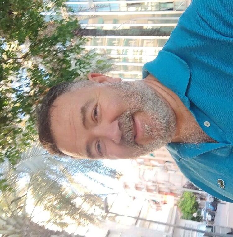  41537918  David, 48 ,    