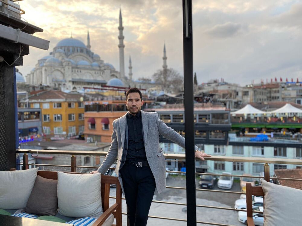  24707228  Ikram, 40 ,    