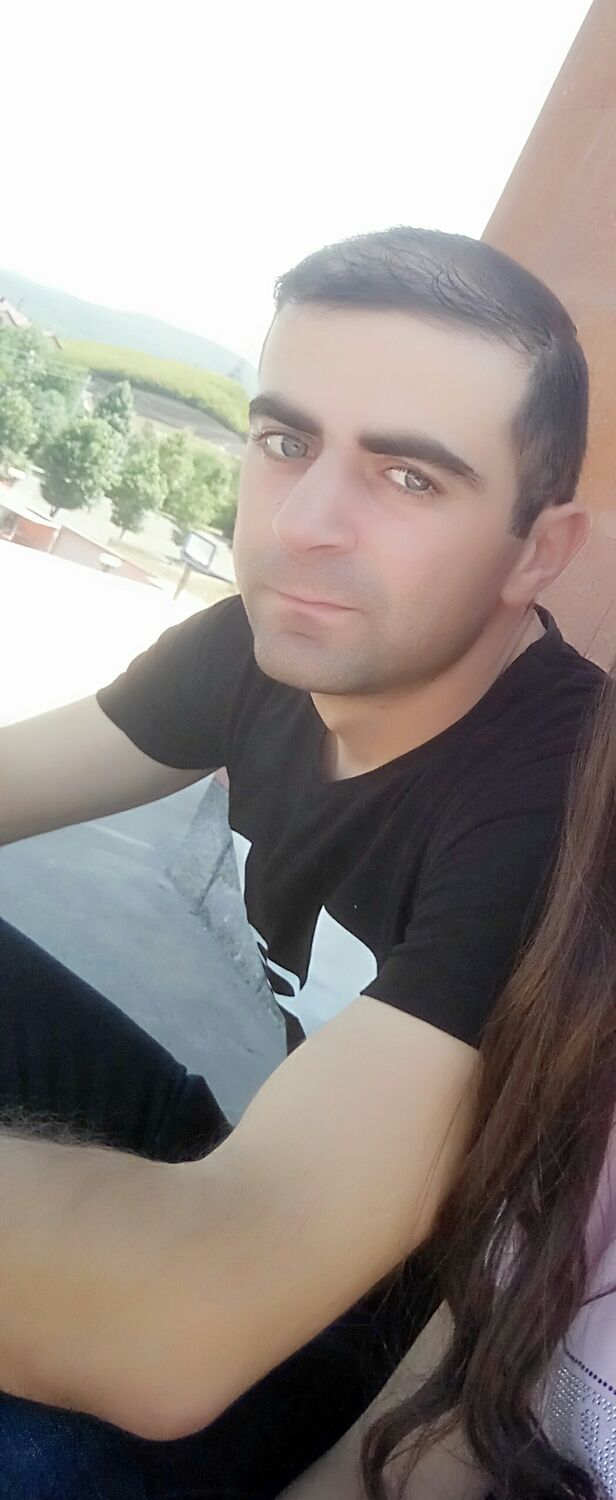  23724978  Arkadi, 27 ,    