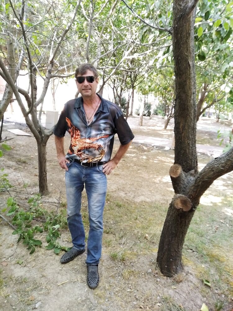  45901178  Robert, 58 ,    