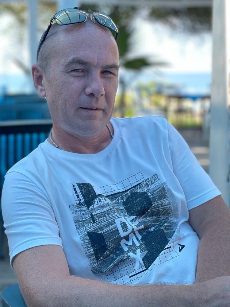  30133358  Viktor, 45 ,     