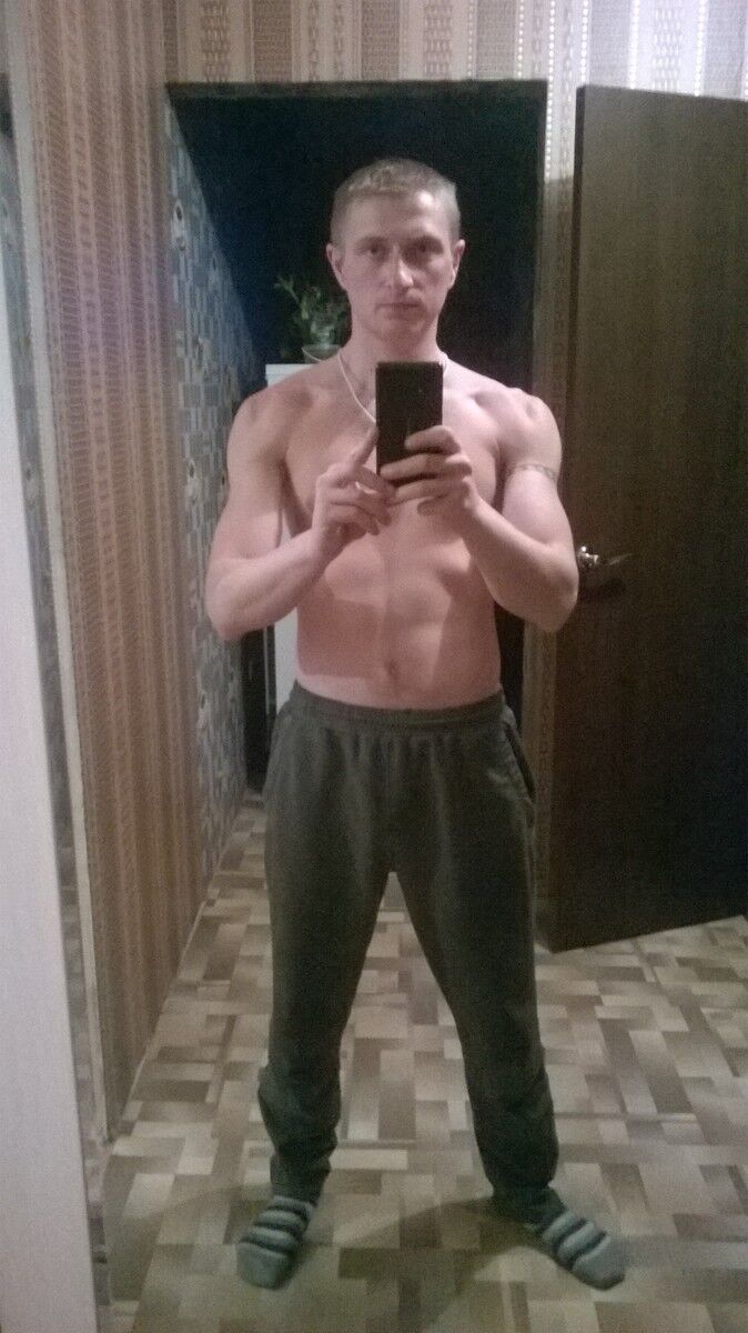  6812538  Artur, 33 ,    