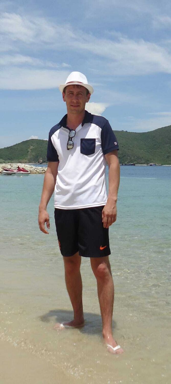  ,   Anton, 39 ,   ,   