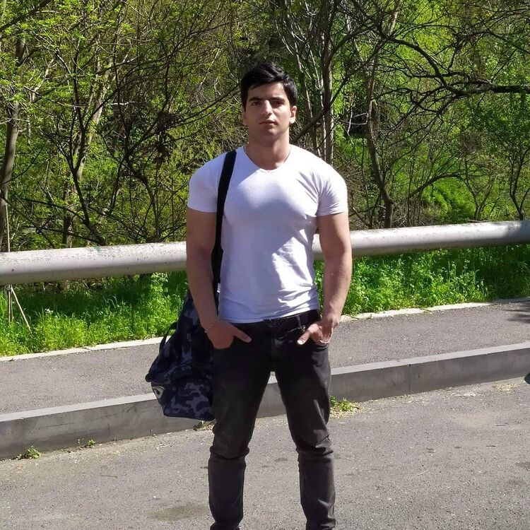  15996948  Armen, 27 ,    