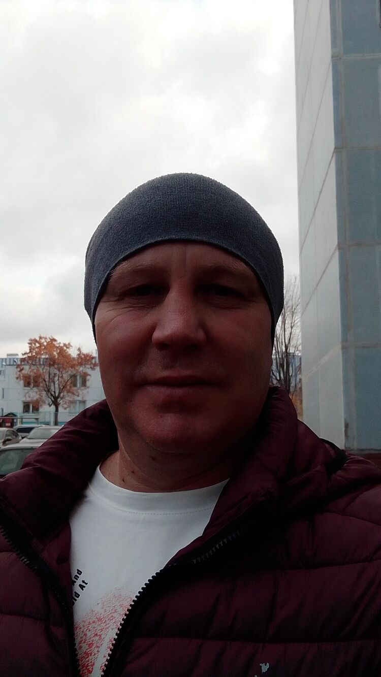  40201168  Marik, 41 ,    
