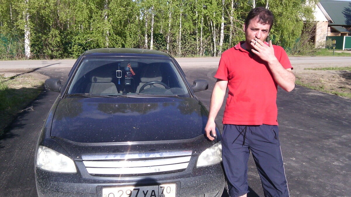  4531758  Artur, 49 ,    