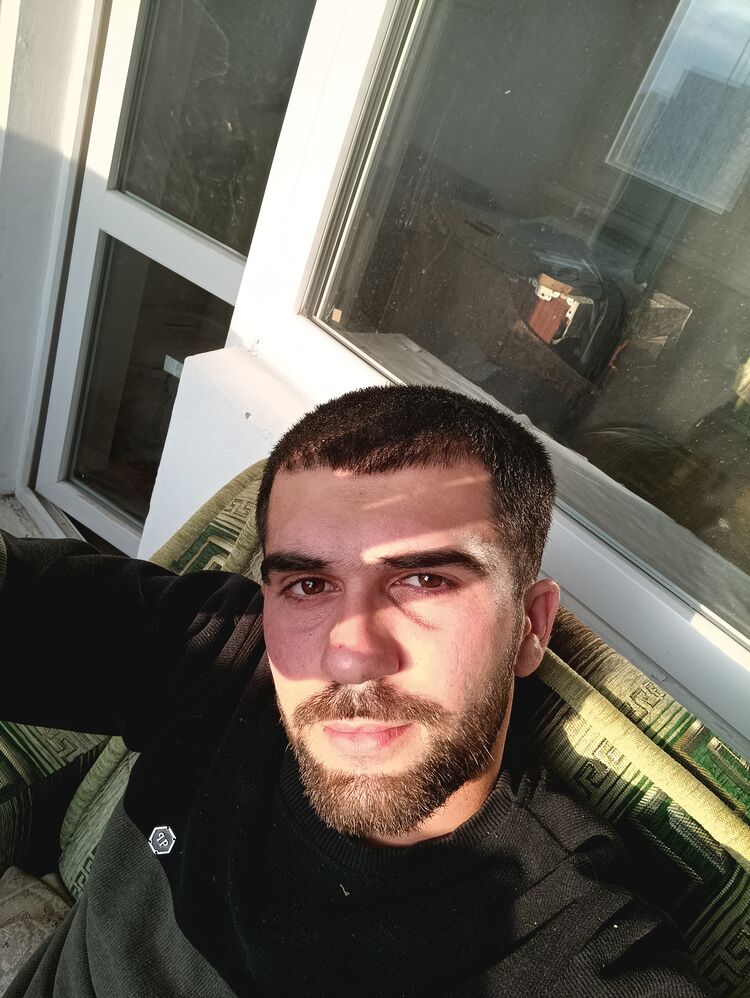  43435118  Elnar, 25 ,    
