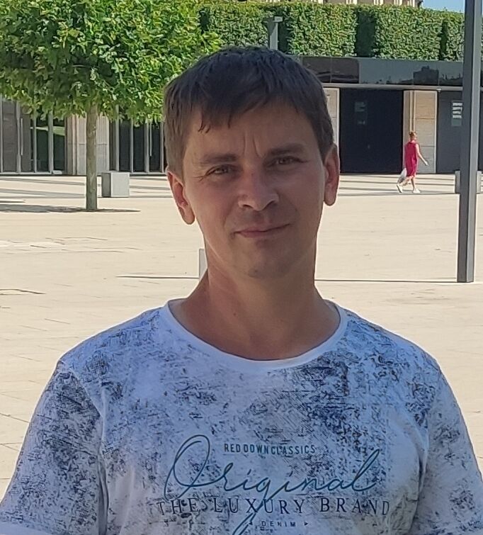  35833018  , 44 ,    