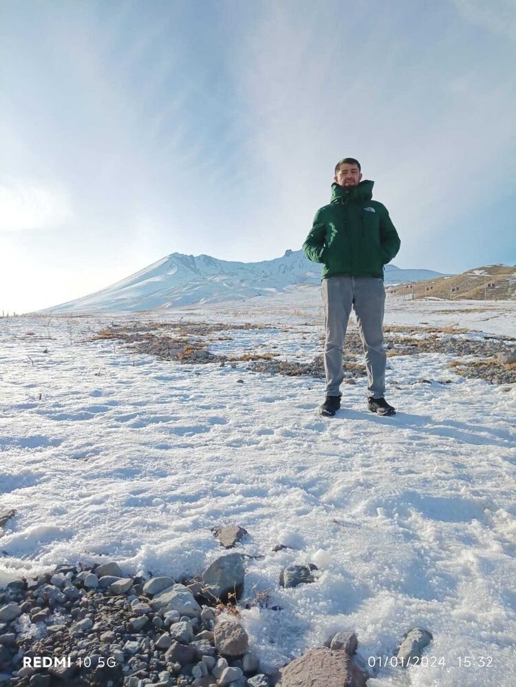  40579778  Selcuk akyuz, 41 ,    