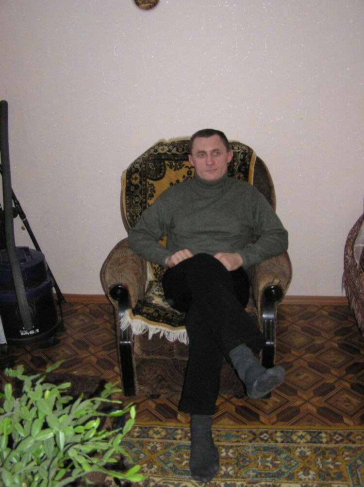  ,   Ihor, 54 ,     , c 