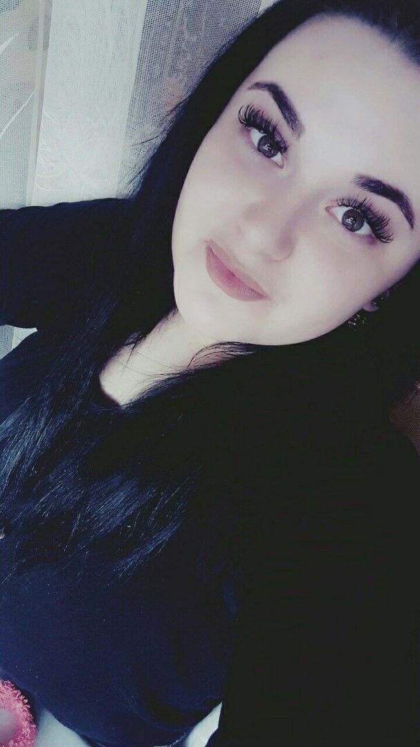  ,   Julia, 29 ,  