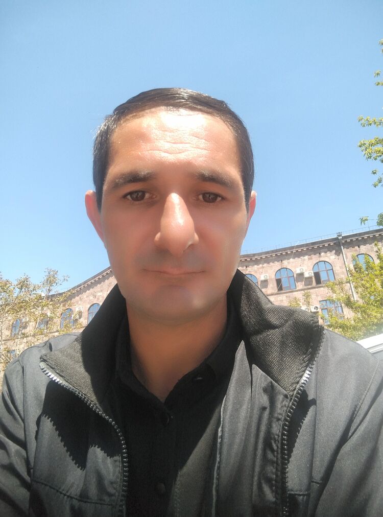  ,   Levon, 43 ,   ,   