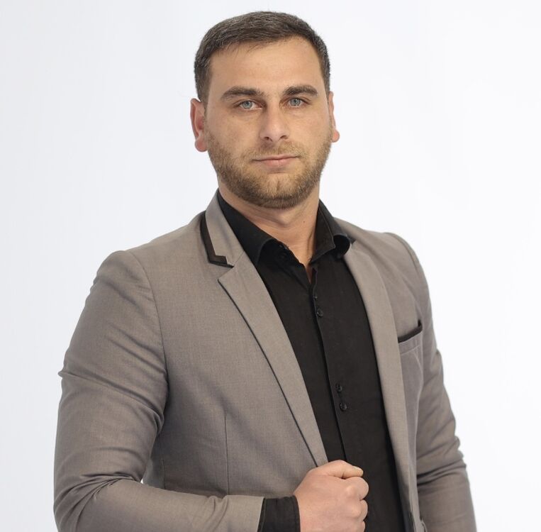  ,   Oganes, 34 ,   ,   
