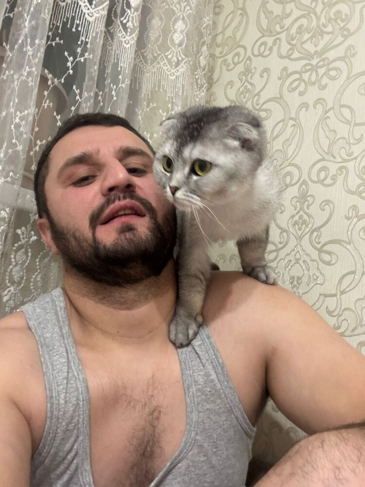  ,   MR, 32 ,  