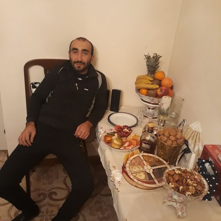  18609898  AGHABEK, 37 ,    