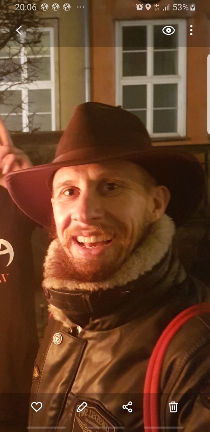  24858678  Denis, 40 ,    Warszawa