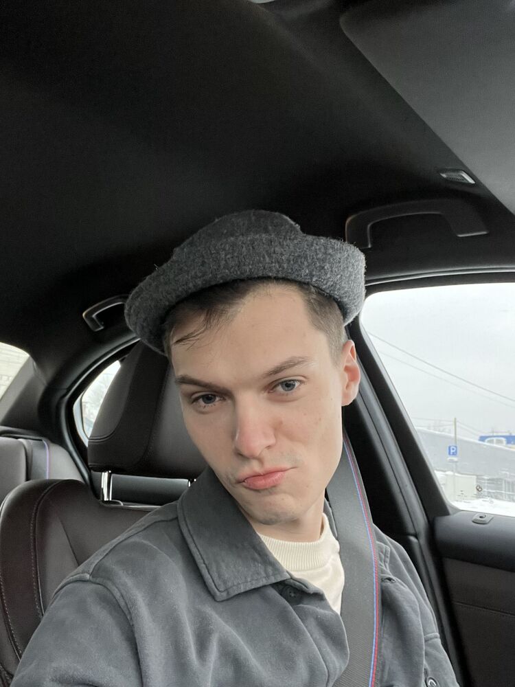  44664268  Artem, 21 ,    