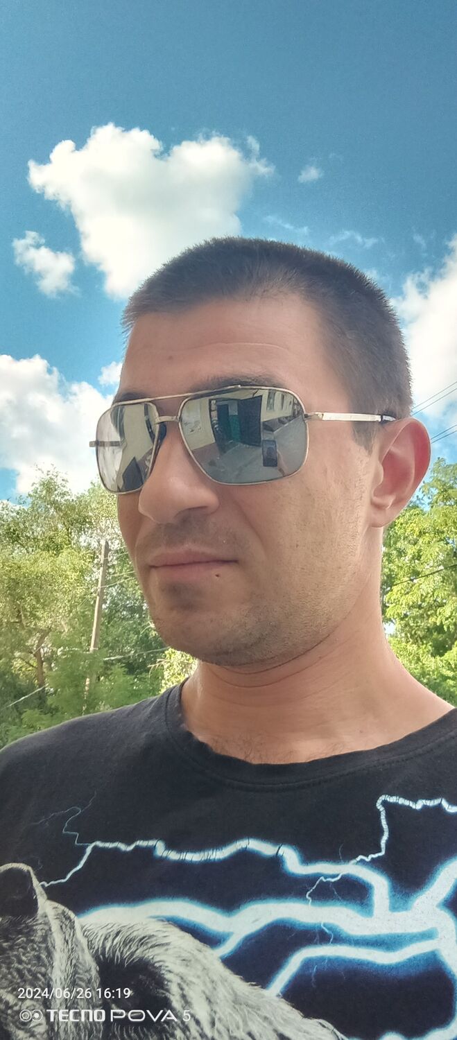  49658648  Alexander, 31 ,    