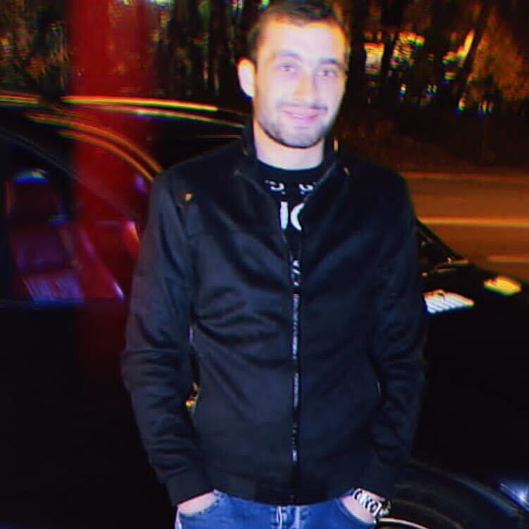  52823588  Arman, 28 ,    
