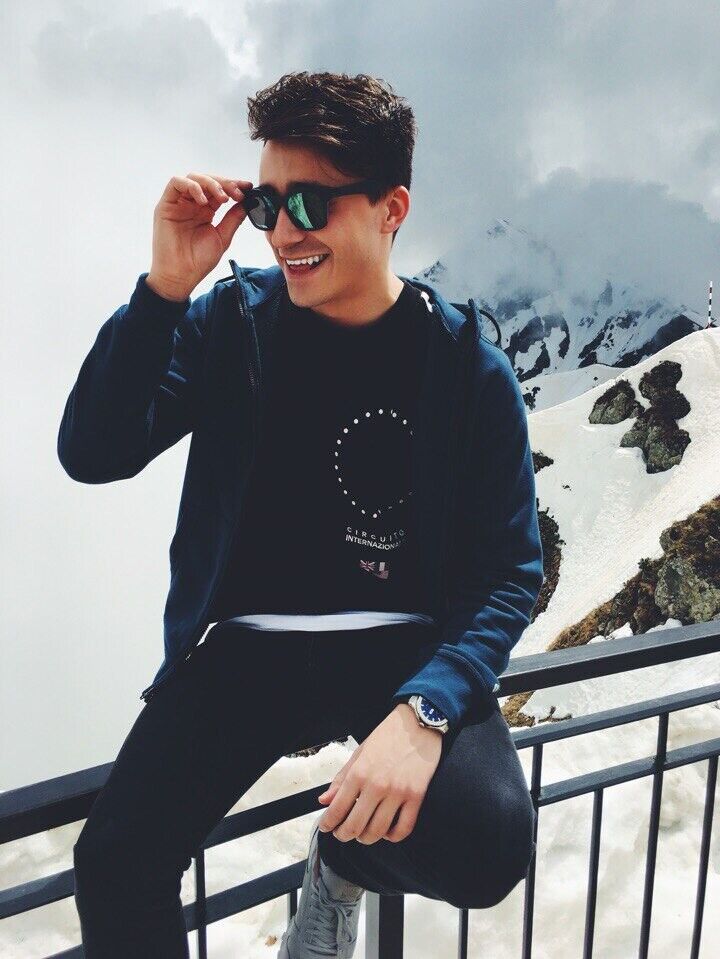  ,   Anton, 25 ,   ,   , c 