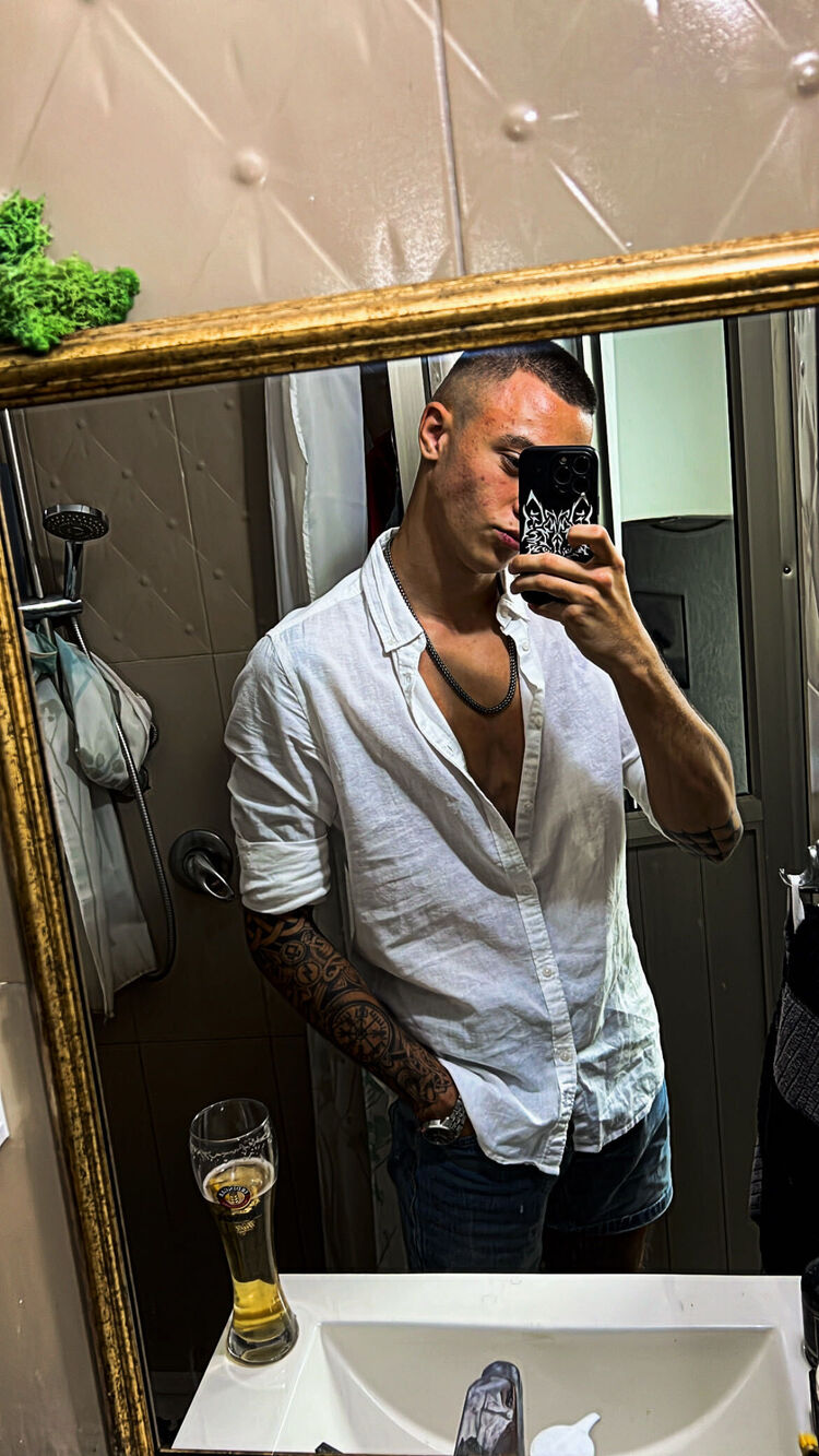  ,   Valentin, 24 ,   ,   , 