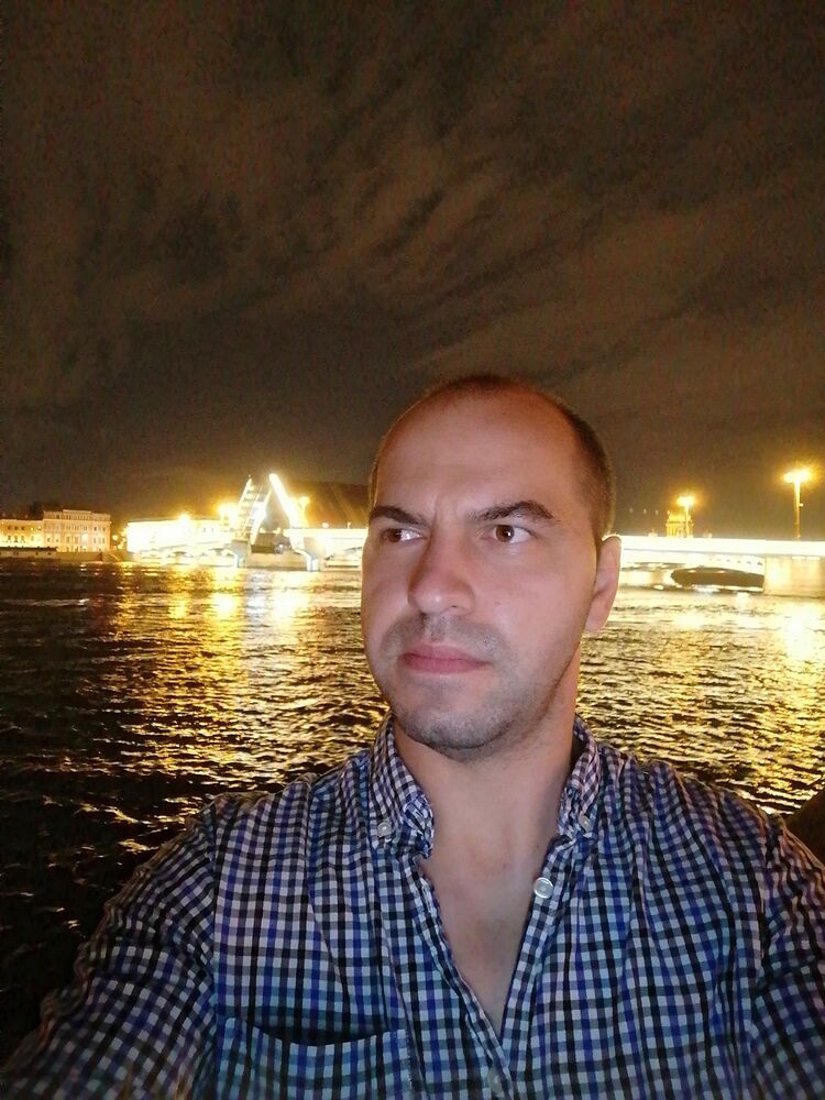  31728378  Viktor, 35 ,    