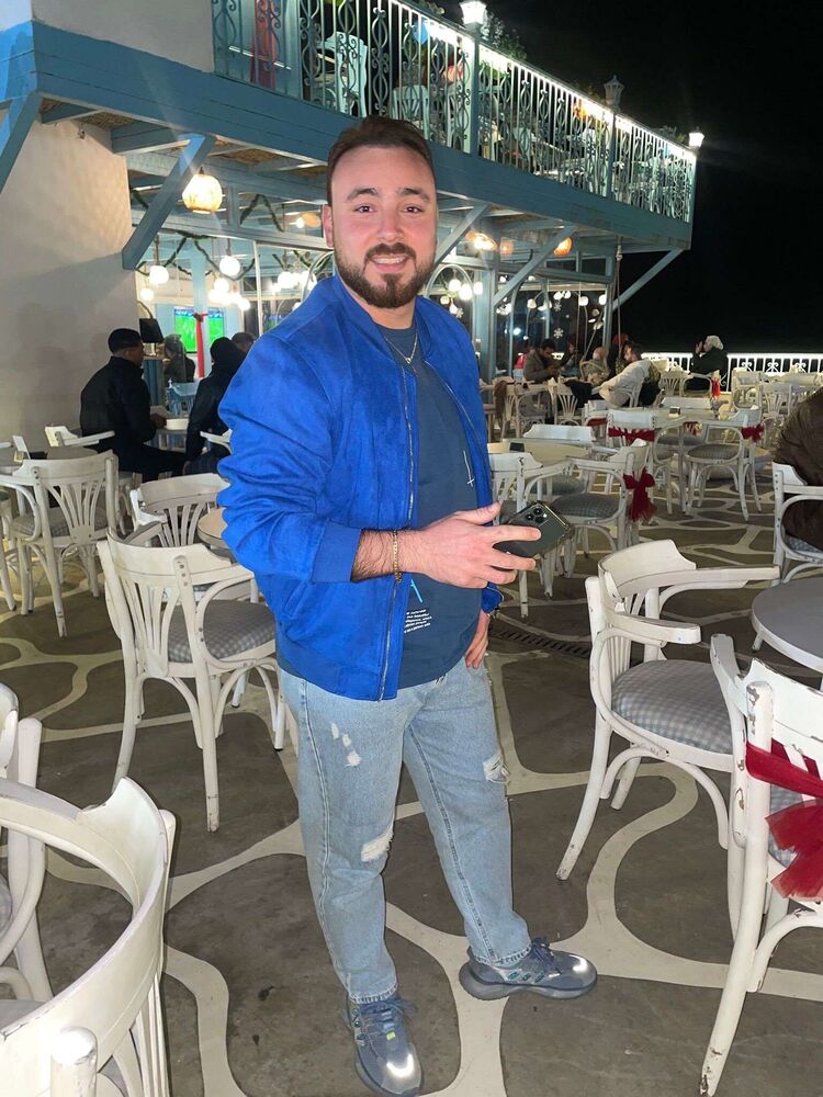  49437978  Ahmed, 30 ,    Nuernberg
