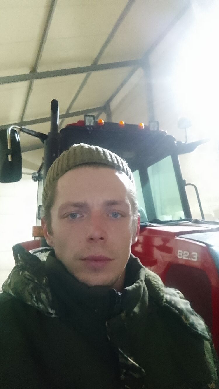  49747158  , 33 ,    