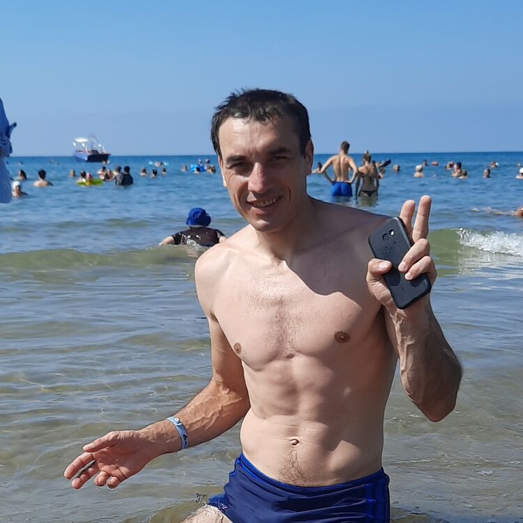  24078648  Andrei, 39 ,    