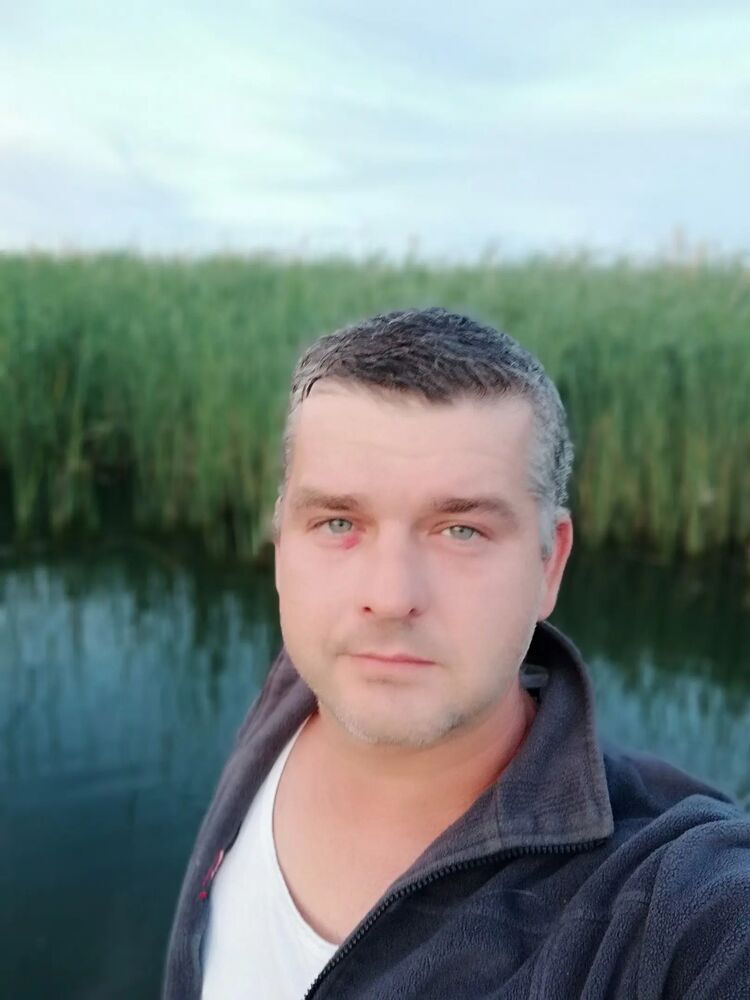  ,   Anton, 39 ,   ,   