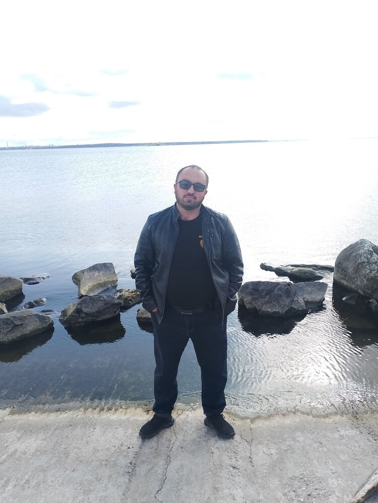  ,   Armen, 43 ,   ,   
