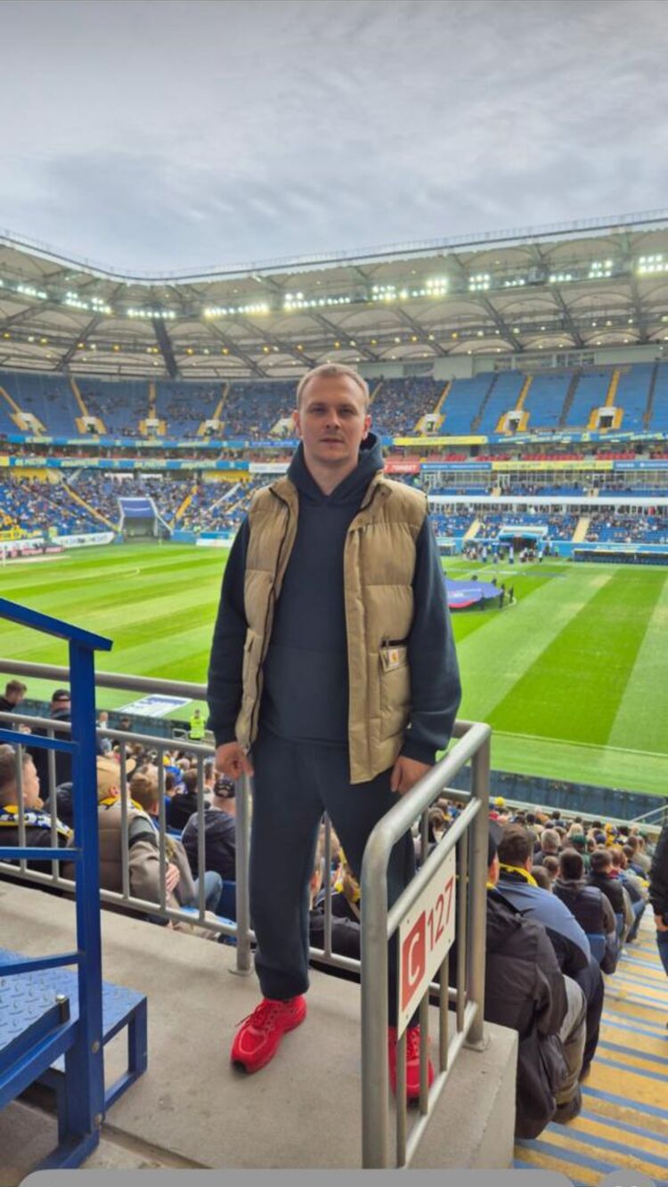  54438568  , 35 ,    --