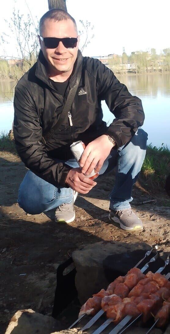  53246218  Mikhail, 41 ,    