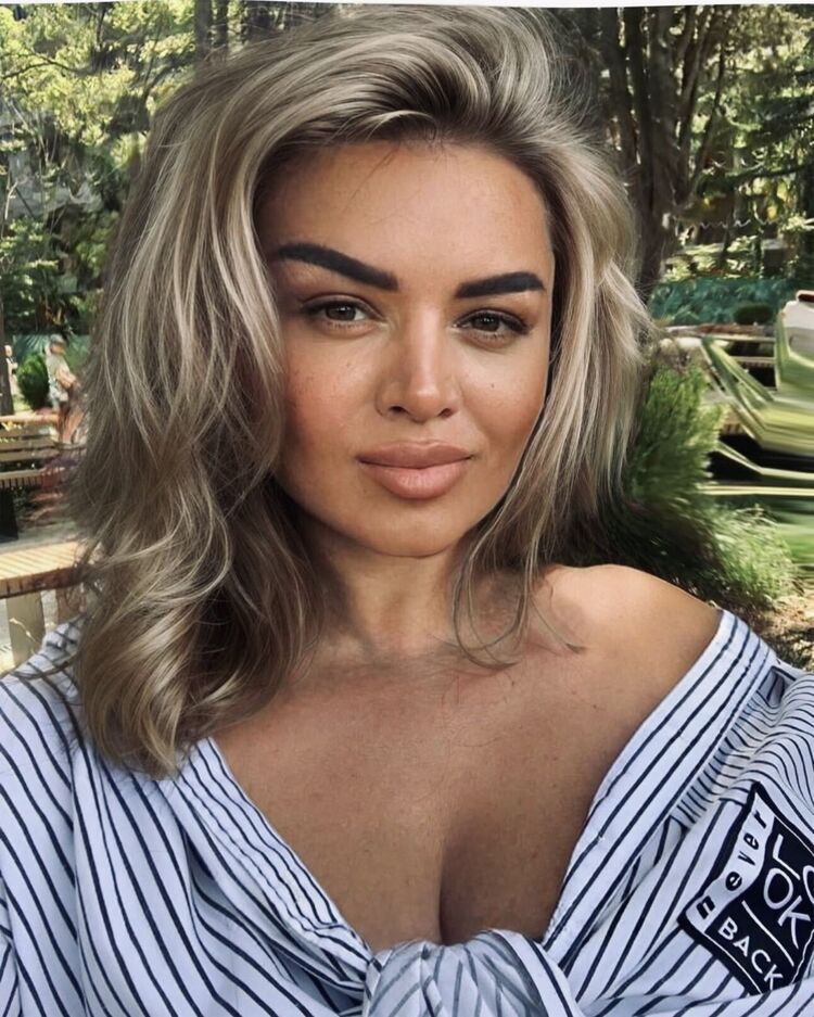  ,   Yana, 35 ,   c 