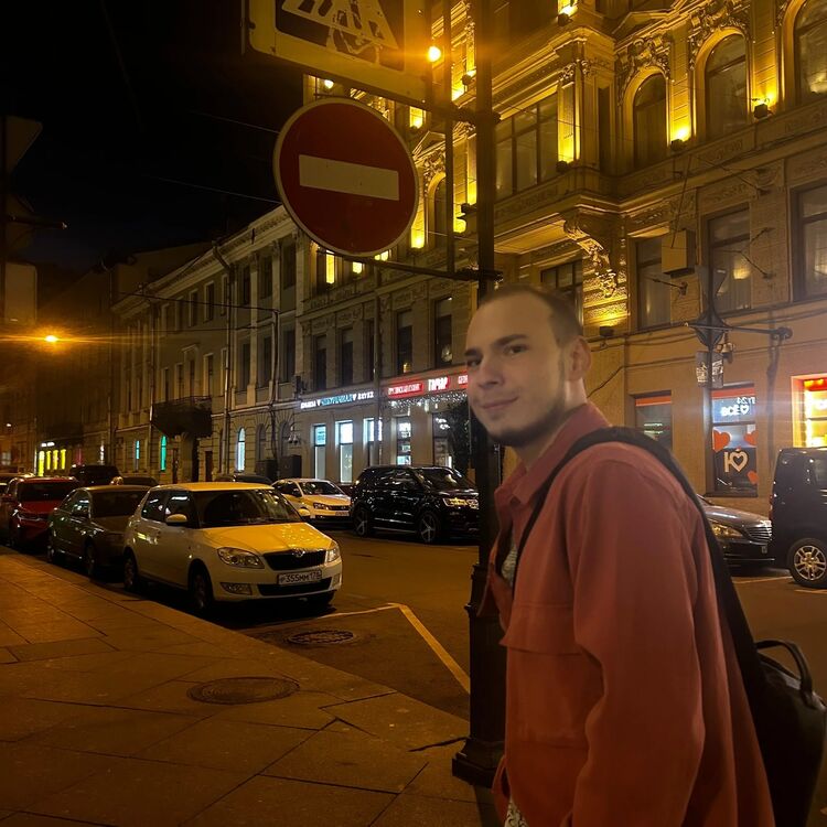  34968158  Alexander, 24 ,    -