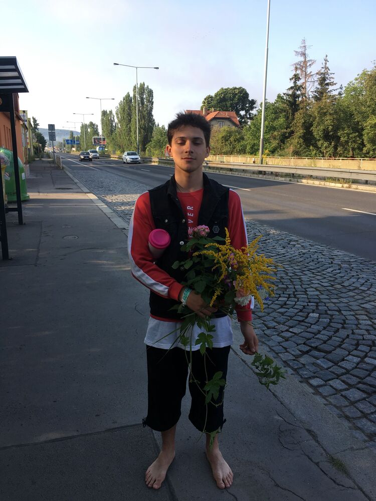  31140458  Igor, 29 ,    