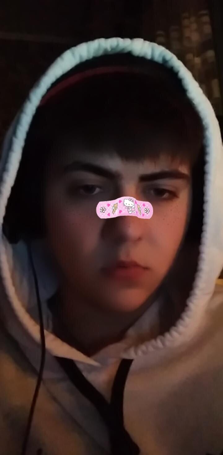  38020288  Bogdan, 22 ,    