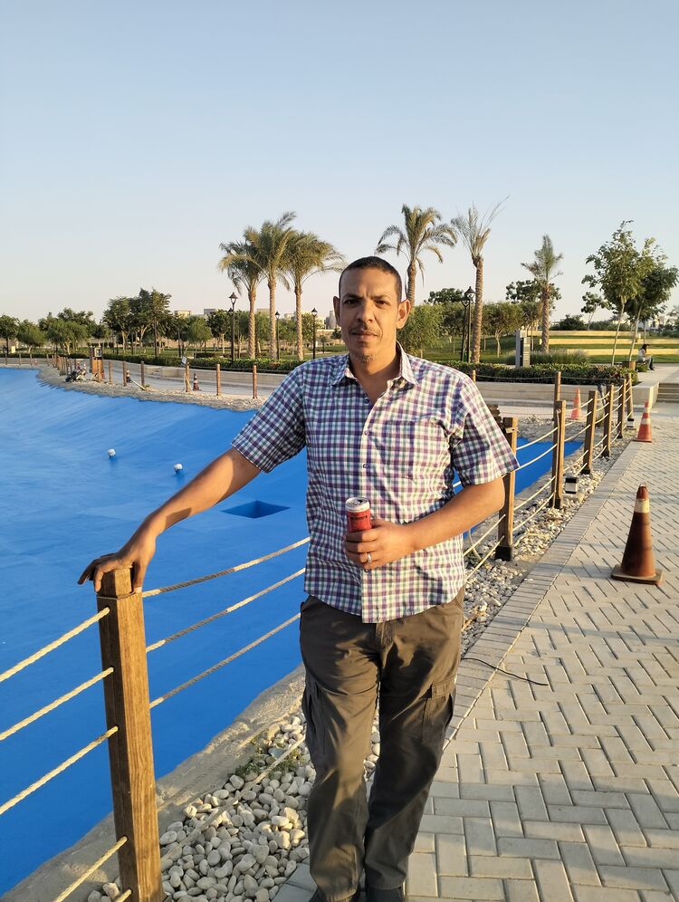  44046618  Ahmed, 46 ,    