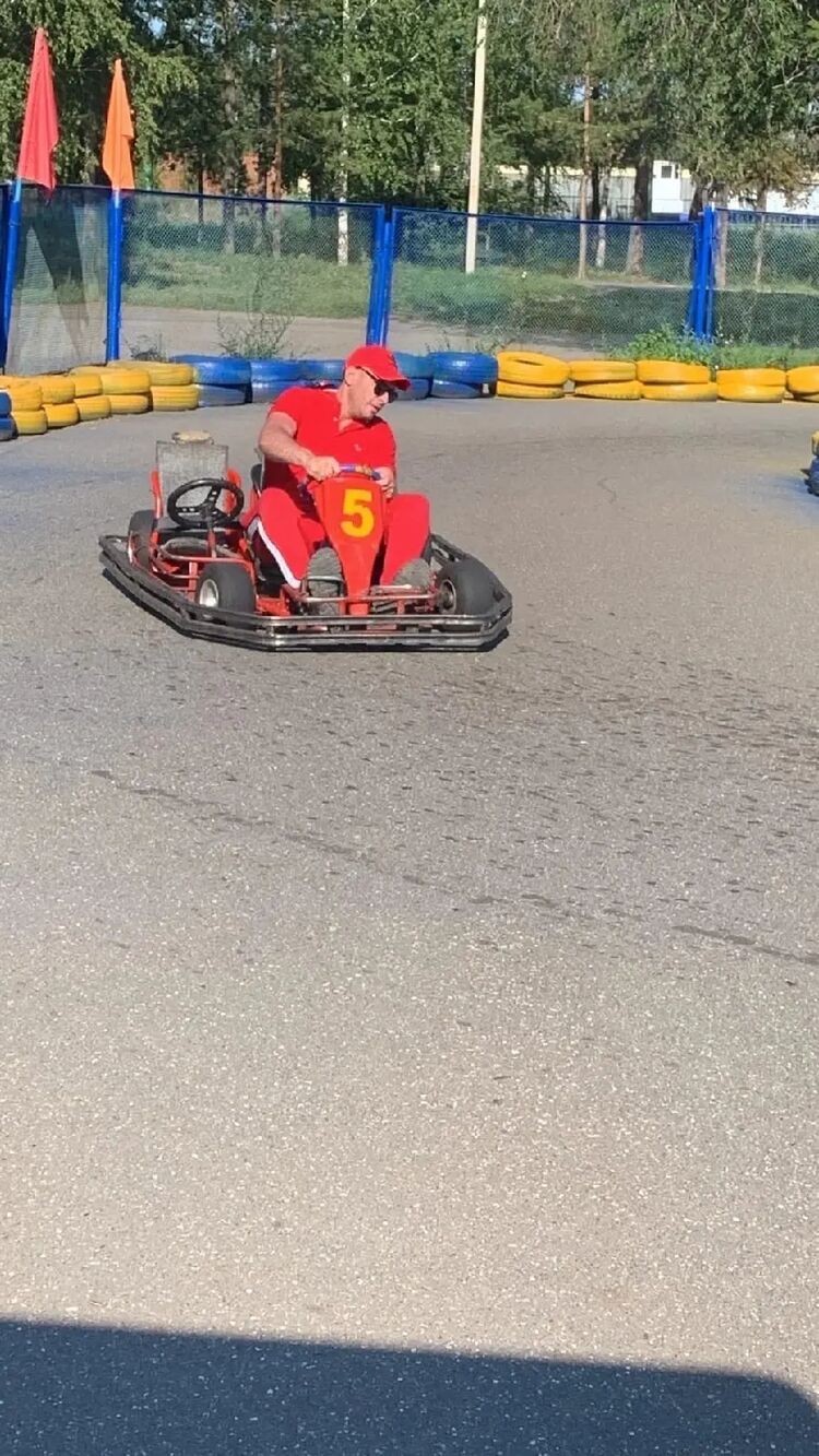  37350008  Roman, 41 ,    