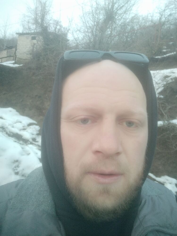 ,   Goga, 37 ,   ,   