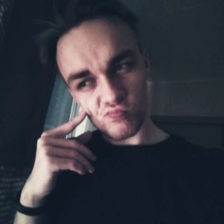  35236288  Anton, 24 ,    