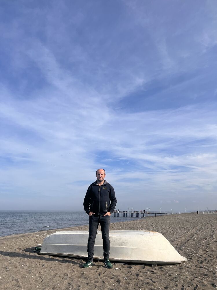  40392128  Nss, 37 ,    -