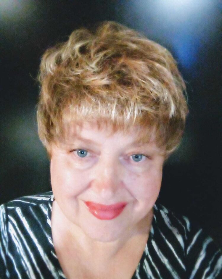  49749018  Olga, 51 ,    