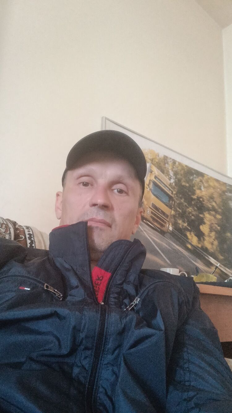  51531708  Aleksei, 42 ,    