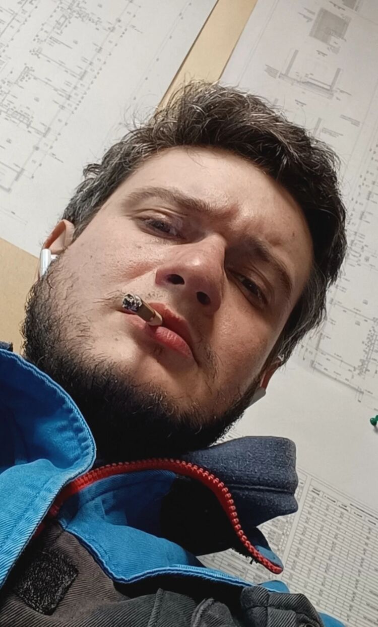  53970428  Dato, 31 ,    