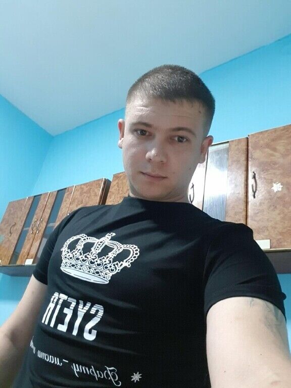  37136298  , 28 ,    