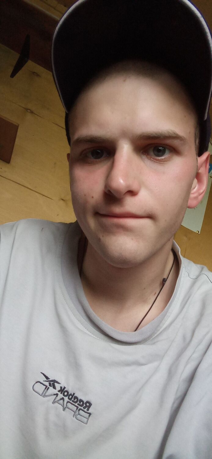  35798528  Alexander, 24 ,    