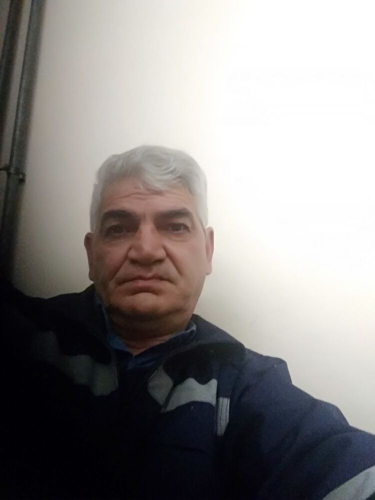  18956558  Mikayil, 61 ,    
