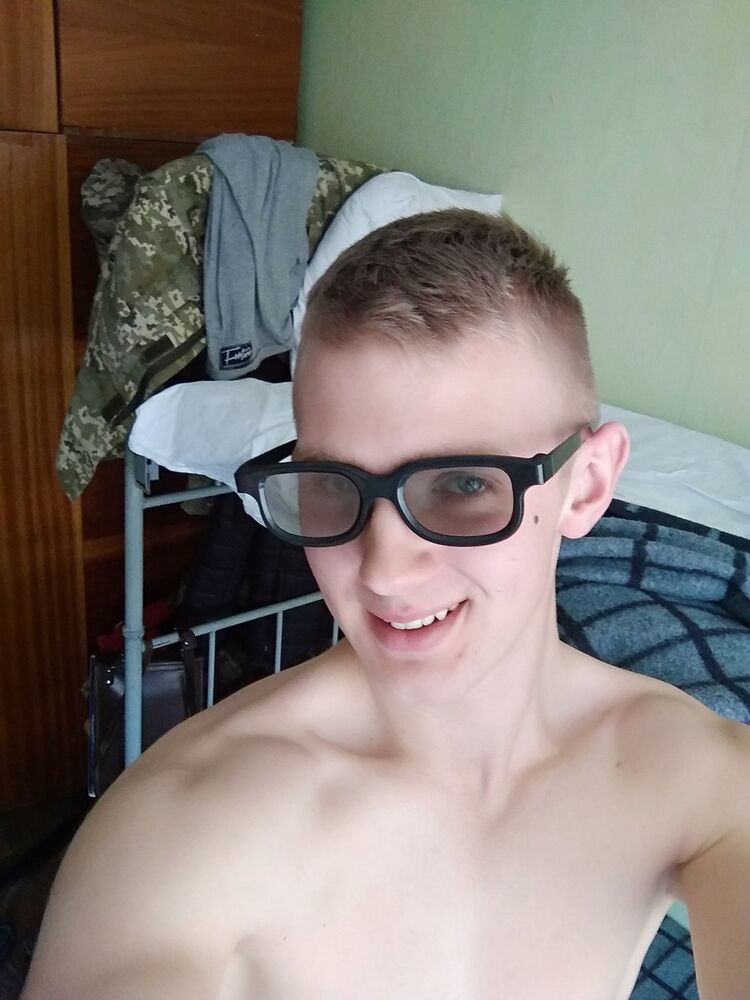 16205238  Taras, 27 ,    
