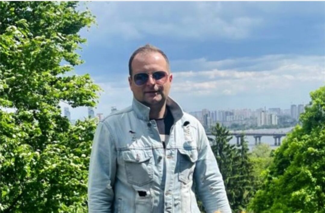  28678618  Artem, 39 ,    